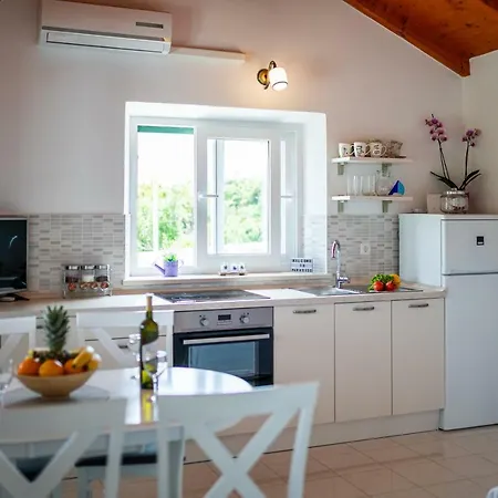 Vineyard House & Olive Grove House Дом отдыха