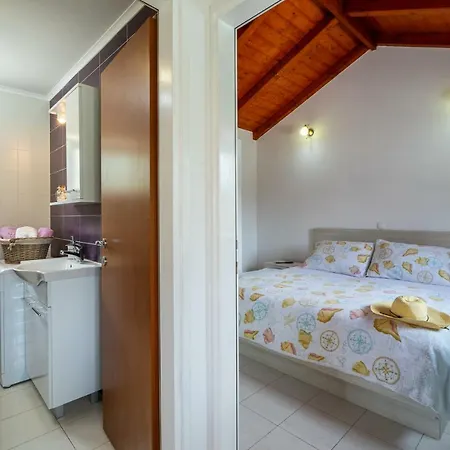 Vineyard House & Olive Grove House Дом отдыха Рачишче