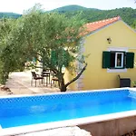 Vineyard House & Olive Grove House *