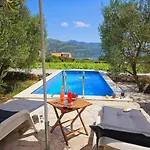 Vineyard House & Olive Grove House * Račišće