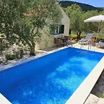 Vineyard House & Olive Grove House Tatil Evi Račišće