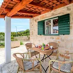 Vineyard House & Olive Grove House * Račišće