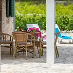 Vineyard House & Olive Grove House * Račišće