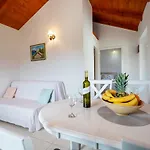 Tatil Evi Vineyard House & Olive Grove House *