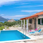 Vineyard House & Olive Grove House Račišće