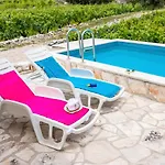 Vineyard House & Olive Grove House Tatil Evi Račišće