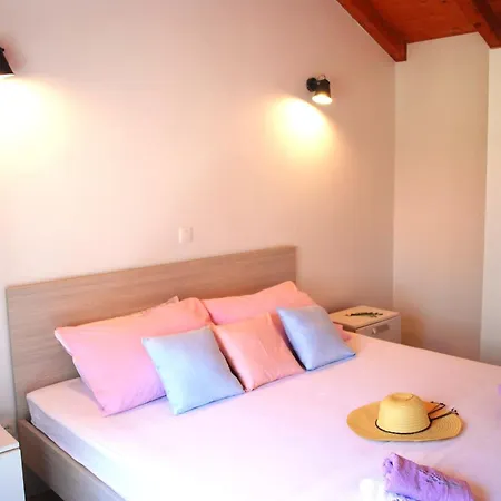 Ferienhaus Vineyard House & Olive Grove House *