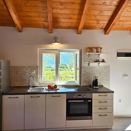 Vineyard House & Olive Grove House Račišće