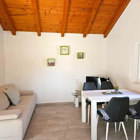 Vineyard House & Olive Grove House * Račišće