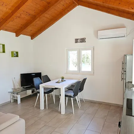 Vineyard House & Olive Grove House * Račišće