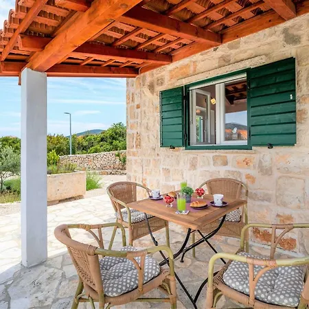 Vineyard House & Olive Grove House * Račišće