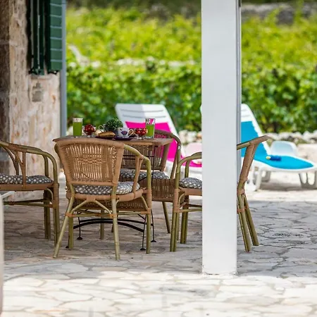 Vineyard House & Olive Grove House * Račišće