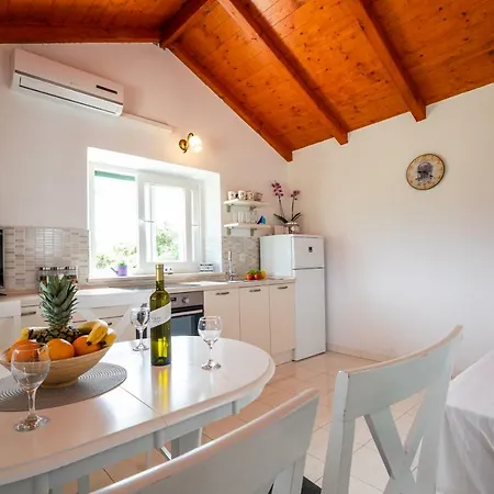 Vineyard House & Olive Grove House * Račišće