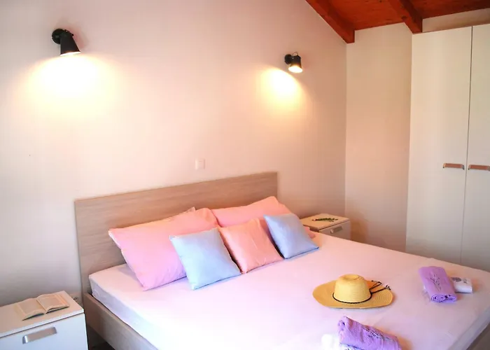 Hébergement de vacances Vineyard House & Olive Grove House *