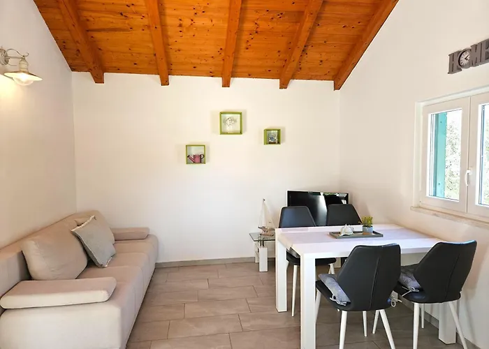 Vineyard House & Olive Grove House * Račišće