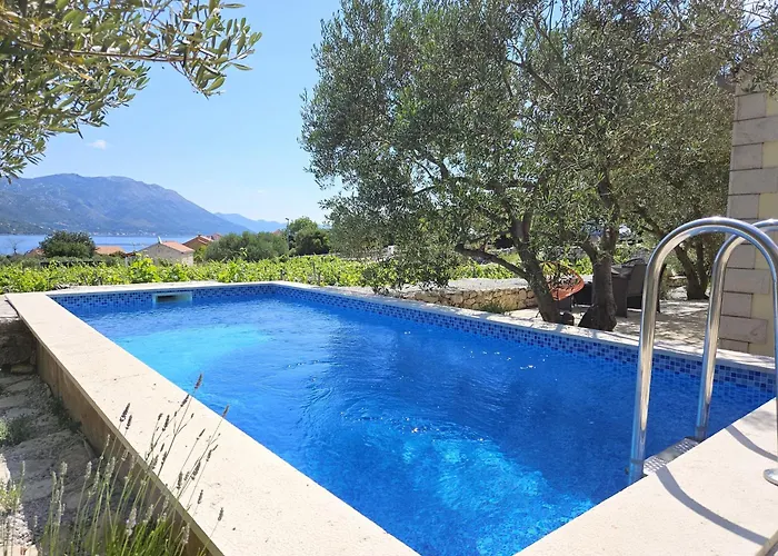 Vineyard House & Olive Grove House