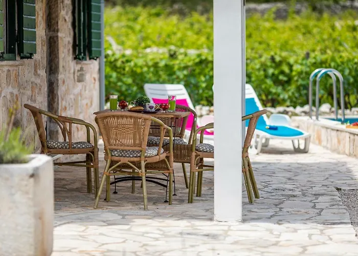 Vineyard House & Olive Grove House * Račišće