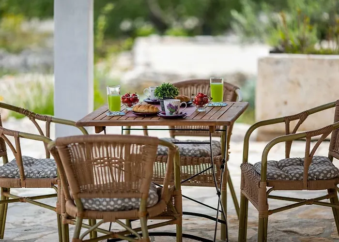 Vineyard House & Olive Grove House *